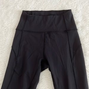 lululemon in movement tight 28” size 2